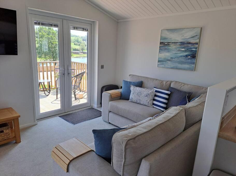 Diddly Squat Lodge With Hot Tub, Pendle View Holiday Park คลิเธอโร ภายนอก รูปภาพ