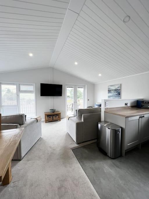 Diddly Squat Lodge With Hot Tub, Pendle View Holiday Park คลิเธอโร ภายนอก รูปภาพ