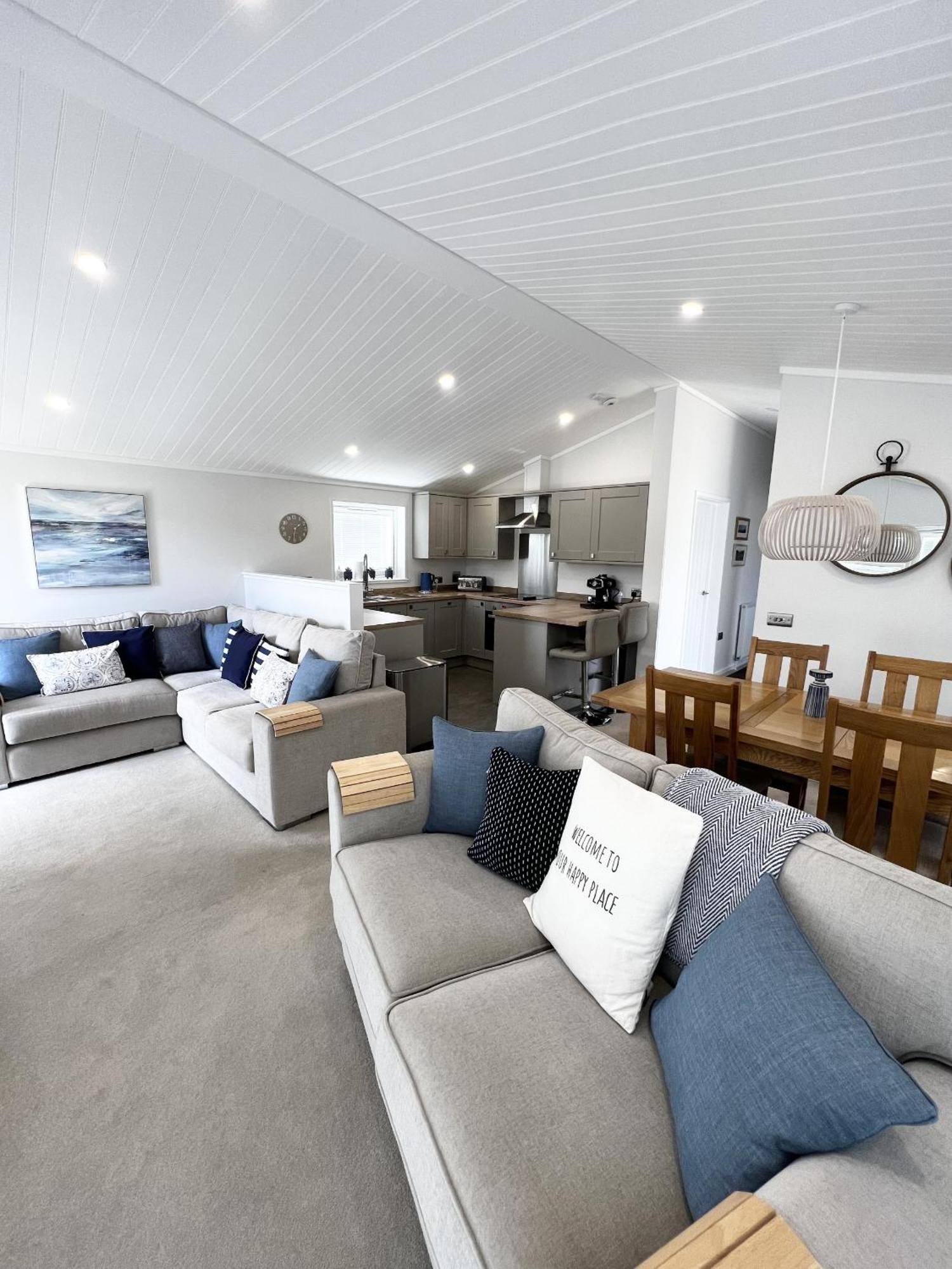 Diddly Squat Lodge With Hot Tub, Pendle View Holiday Park คลิเธอโร ภายนอก รูปภาพ